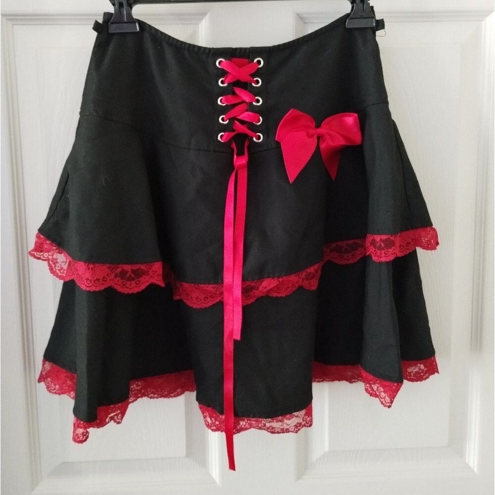 Hot Topic Social Collision Black and Red Tiered Lace Skirt Size S